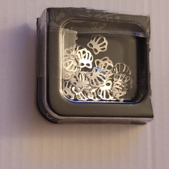 Gold and silvertone nail art kits and designs - Picture 12 of 16